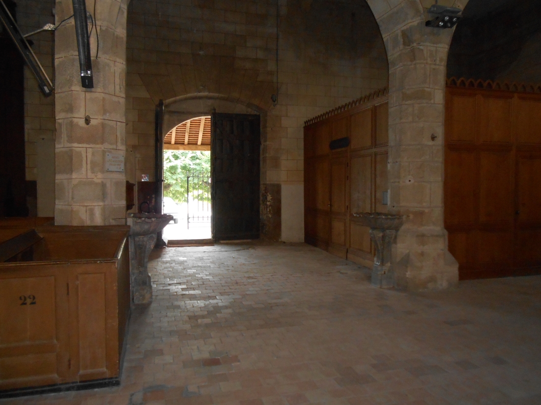 L'entrée de l'église au Sud